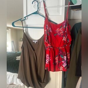 2 Like New Women’s Tank Tops!!